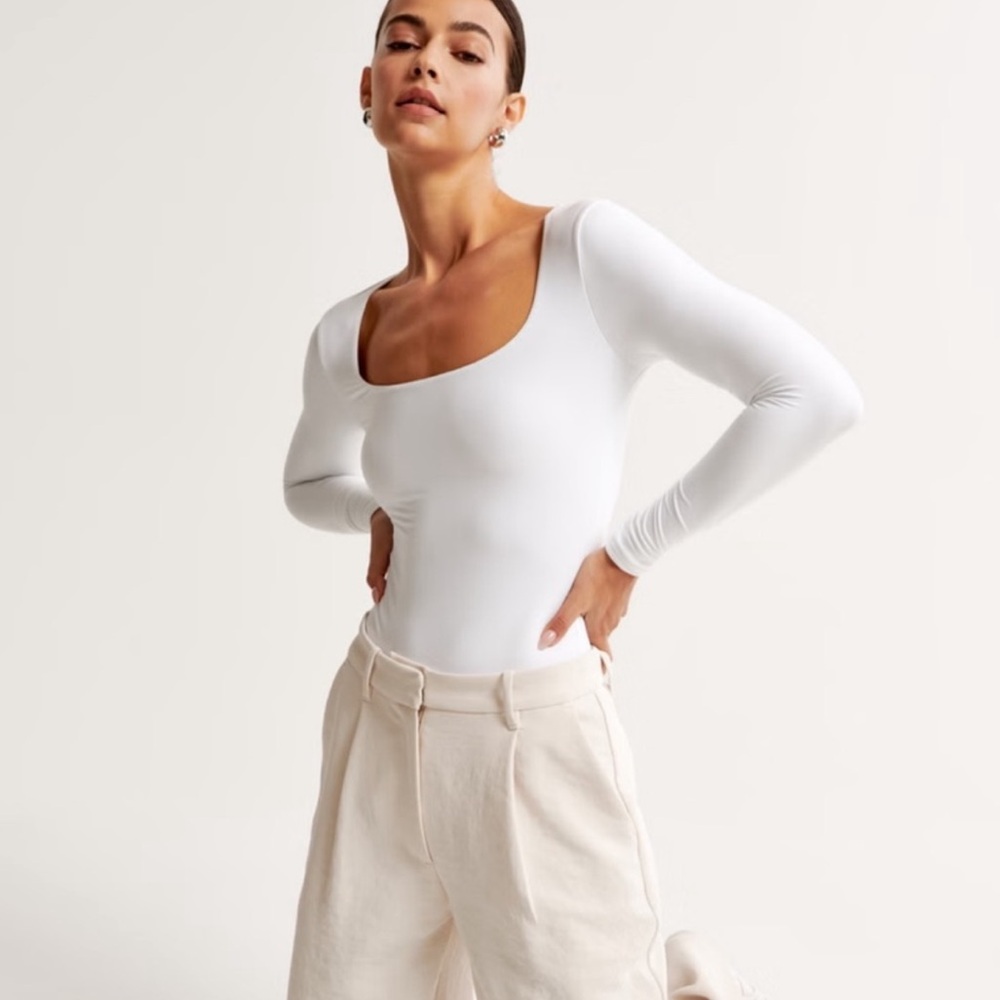 NWOT Abercrombie and Fitch seamless contour square neck long sleeve bodysuit S